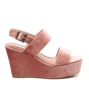 Steve Madden Pink Velvet Wedges